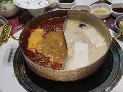 -洪氏嗨捞·广东猪肚鸡·椰子鸡火锅(西咸万象城店)