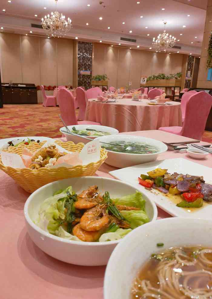 石浦大酒店(鄞州万达店)-"晚上7点到的饭店,门口服务员说他们9点就.