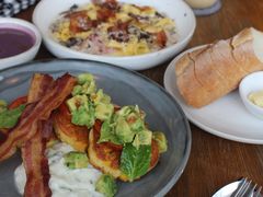 -ROAST coffee & eatery