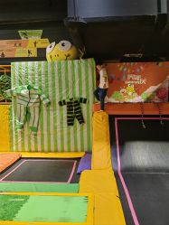 -蹦蹦跳跳(新奥购物中心店)