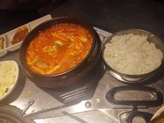 泡菜汤-韩聚屋韩国烤肉餐厅(新北万达店)