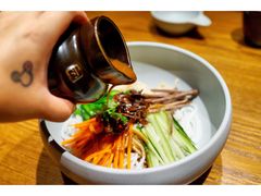 鸡丝凉米线-云海肴·汽锅鸡·云南菜(天山百盛优客店)