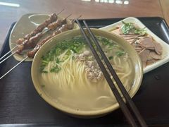 -亮亮面馆(经六路店)