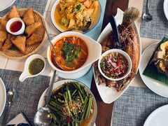 咖喱蟹-卷心菜和避孕套餐厅(Pattaya)