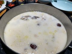 -洪氏嗨捞·广东猪肚鸡·椰子鸡火锅(西咸万象城店)