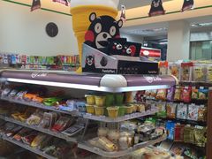 零售区-全家便利店(襄阳南路店)