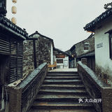 有什么比在周庄泛舟的美景更富诗意呢？