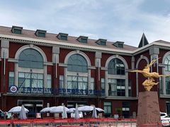 -房地产交易中心-停车场