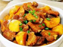 土豆烧排骨-周鱼鳅饭店