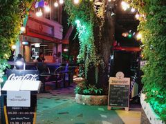 -Green Tree Rest. & Pub
