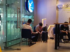 -瑞幸咖啡(深圳宝安机场国内到达厅店)