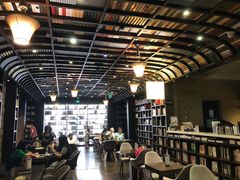 -钟书阁(松江泰晤士小镇店)