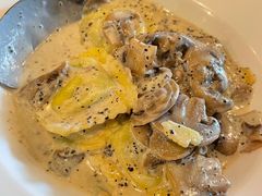 意式菠菜芝士饺配奶油蘑菇酱-La Tavernetta(Bar à Vin)(乌鲁木齐路店)