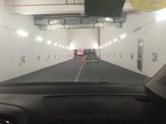-新世界新丸中心-地下停车场