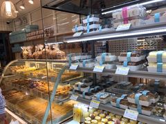 面包甜点陈列柜-老大昌(淮海中路店)