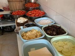-黄利砖万峰林布依特色酸笋牛肉馆