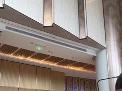 -上海南京路步行街假日酒店