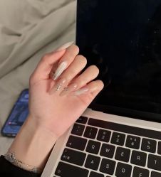 -赢韵美甲美睫瑞士净斑中心