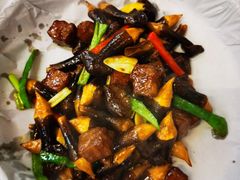 鸡枞菌炒牛肉粒-飞尝蚝·顺德菜·鱼生(顺德总店)