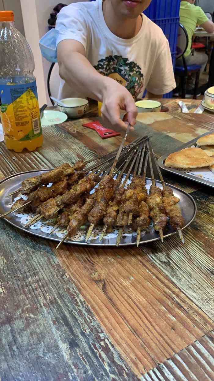 火焰山烤肉王-"想吃烧烤就会起到的店,近二年一下子开了好.