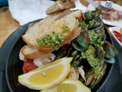 -12 Rocks Beach Bar Cafe