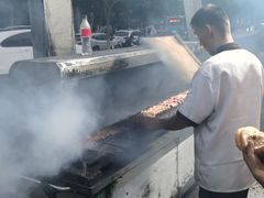 -烤肉小伙烤肉店