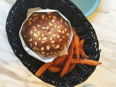 芝士手打牛肉汉堡-皇家甜心(昌南店)