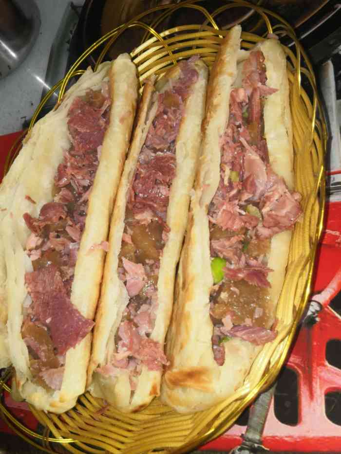 正宗河间驴肉火烧(河西店)-"服务态度热情,火烧外焦里嫩,好吃,再接再.