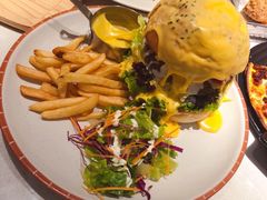 瀑布芝士牛肉汉堡-阿妮叶李(光谷世界城店)