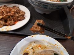 -爆炸头阿姨小四川正宗川味小吃(无任何分店)