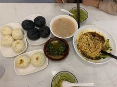 -李与白包子铺(桐梓林店)