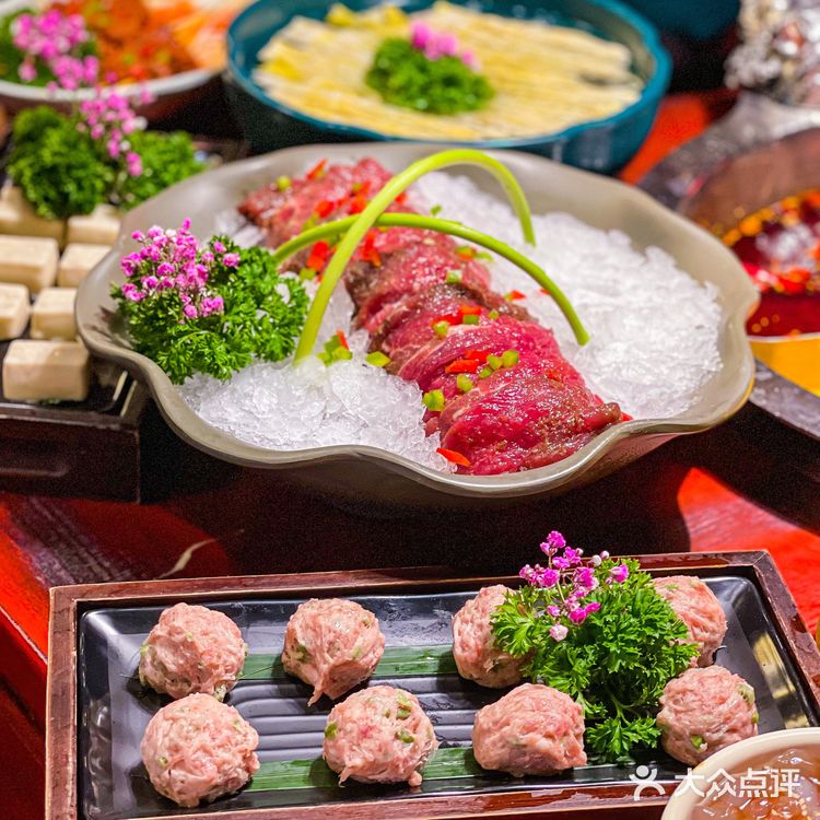 谁能拒绝杨枝甘露呢而且还是那么高的千层冰