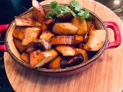 新鲜香料炒野蘑菇-the rug 飞毯 (朝阳公园店)