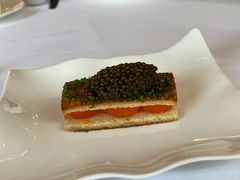 有机蛋黄吐司鱼子酱和香草-Jean Georges