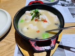 酸汤煮嫩滑鱼片-小大董·烤鸭(凤凰汇店)