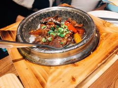 牛肉拌饭-明洞阿姨·韩式酱蟹烤肉·创意料理(三元桥店)