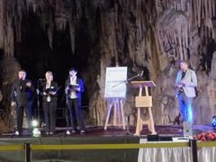 -波斯托伊纳溶洞