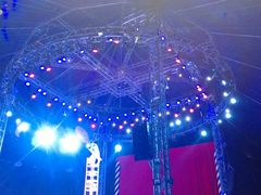 蓬顶上的灯-环球城国际大马戏