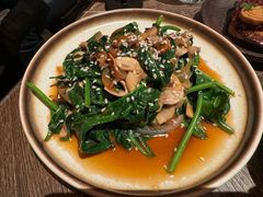 细叶菠菜炒蘑菇-京A Brewpub·精酿餐吧(幸福村店)