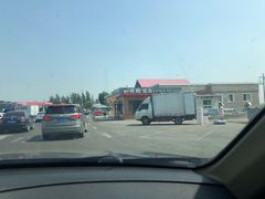 -辽河服务区-停车场