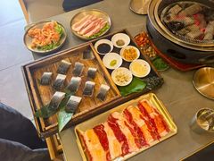 -围炉肉舍•炭烤活鳗•丹东海鲜烤肉(步行街店)