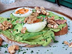 牛油果煮蛋吐司-RAC BAR(安福路店)