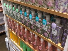 -名创优品(北京新中关购物中心地铁层店)