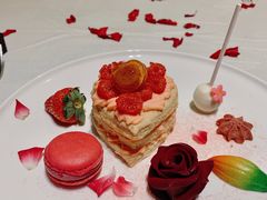 -大中华希尔顿酒店-念自助餐·嗨啤·小龙虾