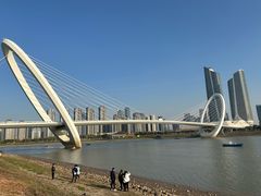 -南京眼步行桥