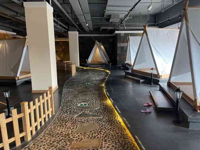 名都嘉年华汗蒸温泉酒店-"团购上显示的11月份到期,现在却不让用了.