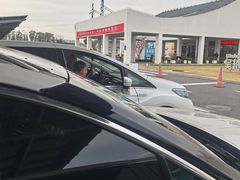 -平望服务区·停车场