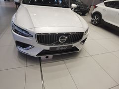 -杭州中沃沃尔沃4S店(滨江区店)