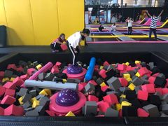 -嘿哟动霸CHUA·新潮玩运动娱乐中心·蹦床滑冰团建乐园