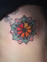 -鳌首刺青纹身 穿孔饰品店